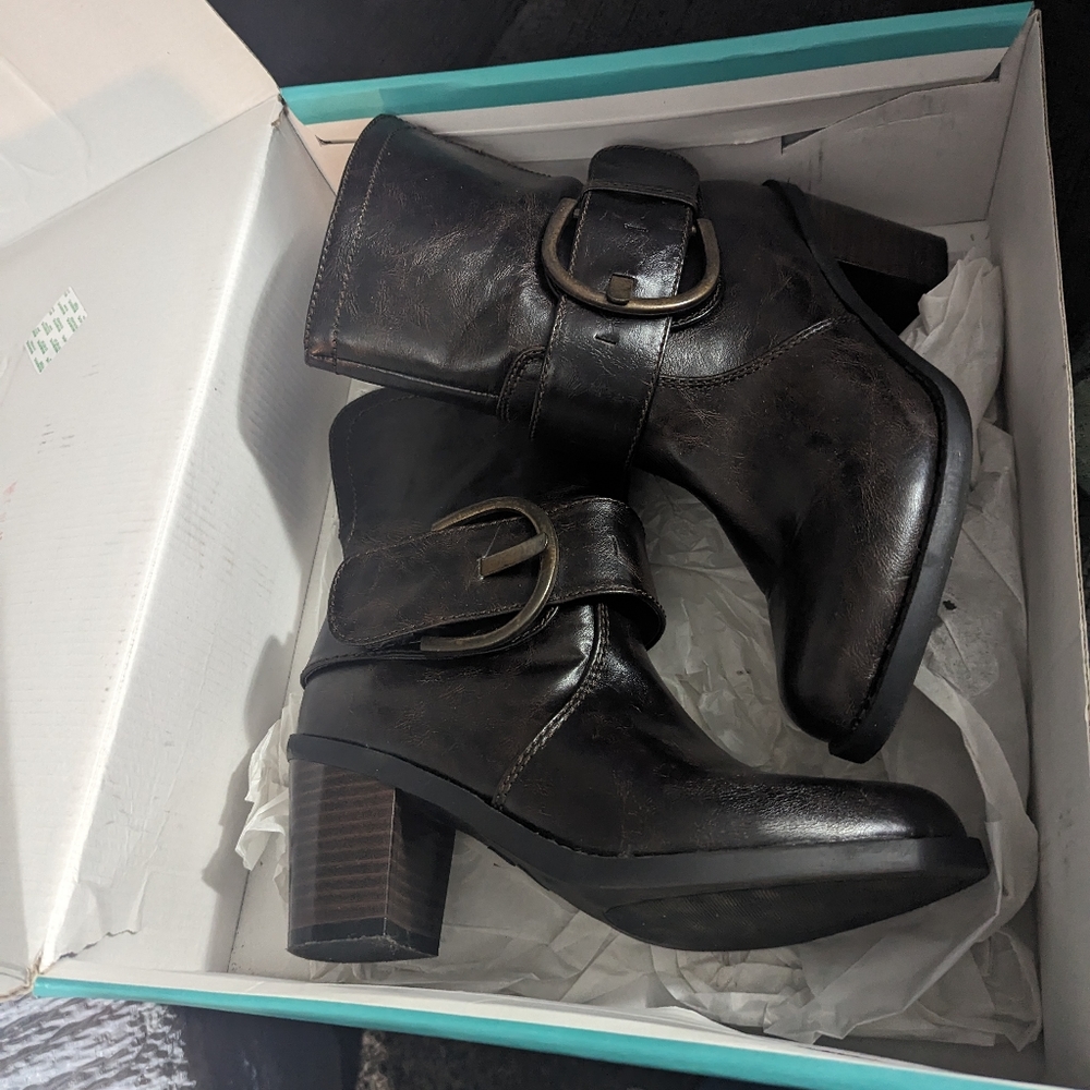Maurices Size 7 Jaina Buckle Ankle Wrap Heeled Boots